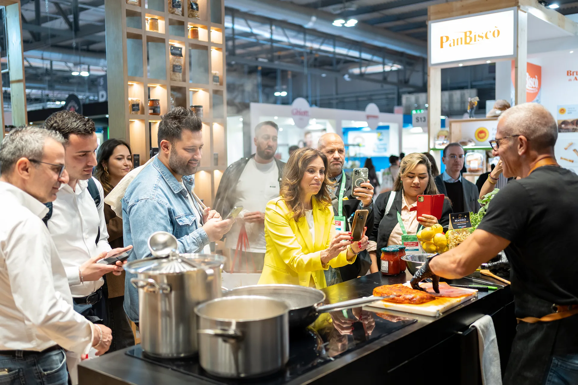Live preparation during a Magno cooking demonstration